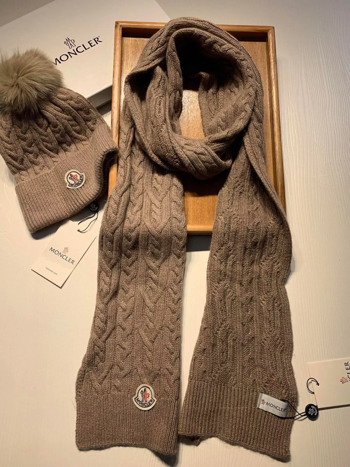 moncler hat and echapres set s_127a7aa4